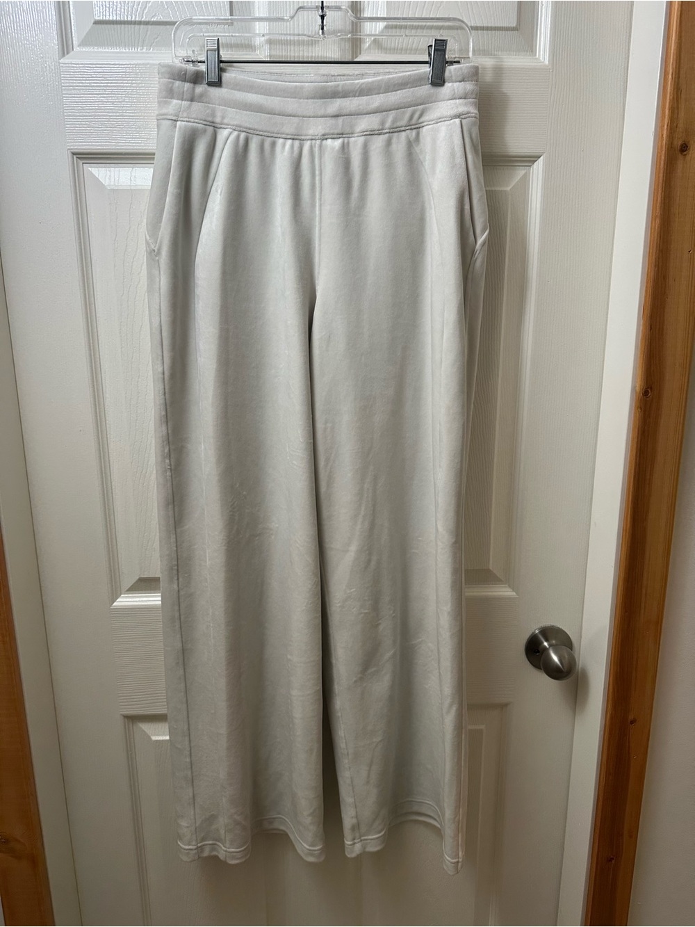 Lululemon Scuba Mid-Rise Wide-Leg Pant Velvet Bone Size Medium